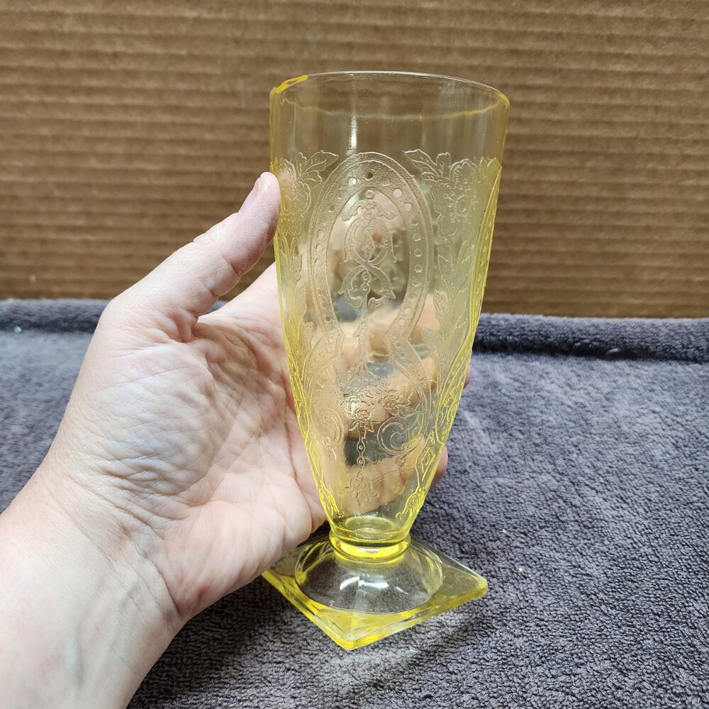 VTG Horseshoe Yellow etched glass Square bottom tumbler 1 chip see pics Y